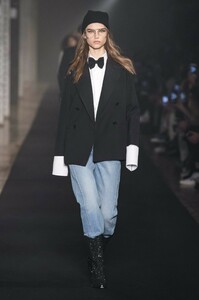 defile-zadig-amp-voltaire-automne-hiver-2019-2020-new-york-look-2.thumb.jpg.670e9a27bb919aa0865cb0fe75f50804.jpg