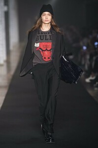 defile-zadig-amp-voltaire-automne-hiver-2019-2020-new-york-look-41.thumb.jpg.ed7b3282f2f1bf3457d3a2b7893af7ae.jpg