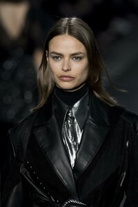 detail-defile-alberta-ferretti-automne-hiver-2019-2020-milan-detail-179.thumb.jpg.e48e22258cc8208dd52a4dd72fd02d31.jpg
