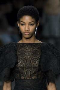 detail-defile-alberta-ferretti-automne-hiver-2019-2020-milan-detail-189.thumb.jpg.2f2d1d1355a2374a3a08e9aabb8abc74.jpg