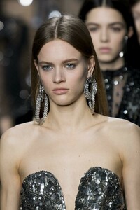 detail-defile-alberta-ferretti-automne-hiver-2019-2020-milan-detail-216.thumb.jpg.2b6562e931bd2d5def0dbc79b267a6c0.jpg
