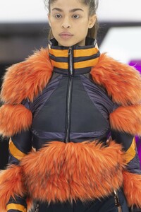 detail-defile-byblos-automne-hiver-2019-2020-milan-detail-198.thumb.jpg.e2e431ba388121f6171b4801cda499b6.jpg