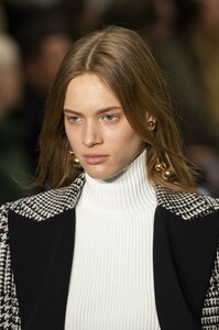 detail-defile-carolina-herrera-automne-hiver-2019-2020-new-york-detail-20.thumb.jpg.58b348f0991947d8db96bb62d1f0e8c2.jpg