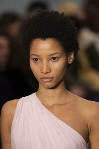 detail-defile-carolina-herrera-automne-hiver-2019-2020-new-york-detail-44.thumb.jpg.0a4677b74eec60c8f4b70f37acf3b9ce.jpg