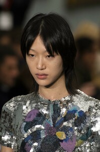 detail-defile-carolina-herrera-automne-hiver-2019-2020-new-york-detail-64.thumb.jpg.bc58b58137d8d87083e478990ea5326a.jpg