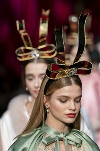 detail-defile-dolce-amp-gabbana-automne-hiver-2019-2020-milan-detail-464.thumb.jpg.89fa128705ae42c9a4f3b08f12488107.jpg