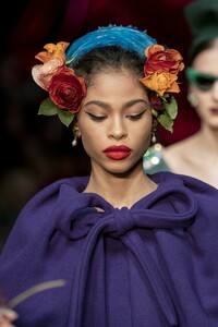 detail-defile-dolce-amp-gabbana-automne-hiver-2019-2020-milan-detail-473.thumb.jpg.bb41eadb53456259dd1e456d12b54028.jpg