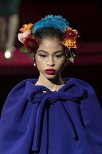 detail-defile-dolce-amp-gabbana-automne-hiver-2019-2020-milan-detail-557.thumb.jpg.0750463bb84eb5ab2f429ce41e9cb84e.jpg