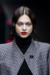detail-defile-emporio-armani-automne-hiver-2019-2020-milan-detail-68.thumb.jpg.4881d7d1026e50c50c6d3c3a0409510d.jpg