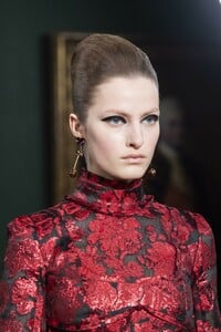 detail-defile-erdem-automne-hiver-2019-2020-londres-detail-19.thumb.jpg.920a03f771864a90e8c4fd694fa1e305.jpg