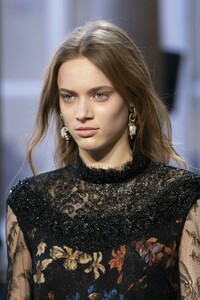 detail-defile-etro-automne-hiver-2019-2020-milan-detail-221.thumb.jpg.7a82087572d7b56ebb34d9109034f8da.jpg