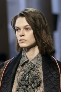 detail-defile-etro-automne-hiver-2019-2020-milan-detail-253.thumb.jpg.b8fb712939663bd8b8c7d3fce0e569a6.jpg