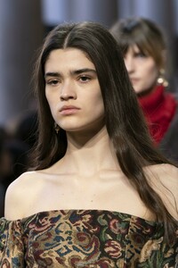 detail-defile-etro-automne-hiver-2019-2020-milan-detail-260.thumb.jpg.1945b41fb59685744b292862240c3ce2.jpg