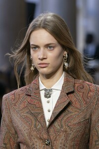 detail-defile-etro-automne-hiver-2019-2020-milan-detail-35.thumb.jpg.cb9cc071f20d67586ea7697cbc84952b.jpg