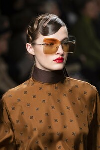 detail-defile-fendi-automne-hiver-2019-2020-milan-detail-145.thumb.jpg.7b534337efb5c486fc381c57435cd0fb.jpg