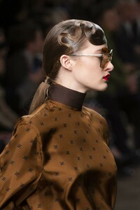 detail-defile-fendi-automne-hiver-2019-2020-milan-detail-146.thumb.jpg.a29cac0855cf2e09ef990c02e24e4683.jpg