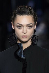 detail-defile-giorgio-armani-automne-hiver-2019-2020-milan-detail-211.thumb.jpg.1be2b6038006a259b6c094699cd5c665.jpg