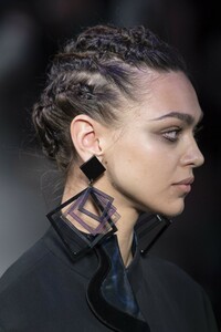 detail-defile-giorgio-armani-automne-hiver-2019-2020-milan-detail-213.thumb.jpg.bdc1bd860e79c10dc0dac63acc2b0a28.jpg
