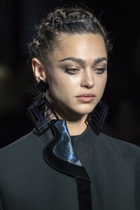detail-defile-giorgio-armani-automne-hiver-2019-2020-milan-detail-22.thumb.jpg.80b7dd25edaf35c37bb2a687788489aa.jpg