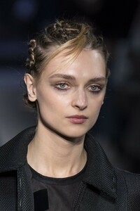 detail-defile-giorgio-armani-automne-hiver-2019-2020-milan-detail-230.thumb.jpg.7dd93bc3d993778665d868e2c3ac6111.jpg