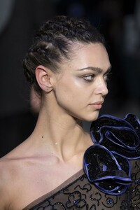 detail-defile-giorgio-armani-automne-hiver-2019-2020-milan-detail-339.thumb.jpg.bcacec9ec9c8392bbfe28063257b1219.jpg