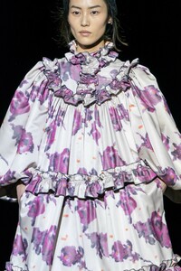 detail-defile-marc-jacobs-automne-hiver-2019-2020-new-york-detail-127.thumb.jpg.bef26647e64d823e4519e4f4c201c8ac.jpg