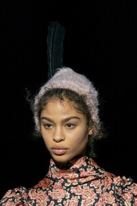 detail-defile-marc-jacobs-automne-hiver-2019-2020-new-york-detail-39.thumb.jpg.573c8c3cd9015ee9a8c75c82edb8d05a.jpg