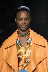 detail-defile-marni-automne-hiver-2019-2020-milan-detail-145.thumb.jpg.389a16705ca0d3b0899048f5dc6381c6.jpg
