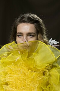 detail-defile-mary-katrantzou-automne-hiver-2019-2020-londres-detail-2.thumb.jpg.d9b61a9658214a89ed0beed5e1d63618.jpg