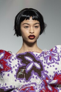 detail-defile-matty-bovan-automne-hiver-2019-2020-londres-detail-12.thumb.jpg.44060358a95ddfab995cf23d0f5e49d2.jpg