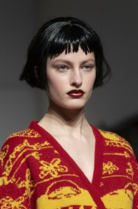 detail-defile-matty-bovan-automne-hiver-2019-2020-londres-detail-53.thumb.jpg.d6304ae177535e1fa55d211a0b72eec3.jpg