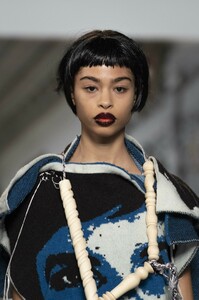 detail-defile-matty-bovan-automne-hiver-2019-2020-londres-detail-63.thumb.jpg.f66f030a6cdc77381f0eb44814e2304c.jpg