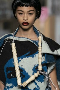 detail-defile-matty-bovan-automne-hiver-2019-2020-londres-detail-86.thumb.jpg.370186cb23dd634539d07b8f743cec98.jpg