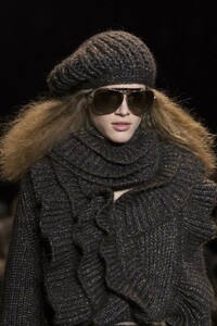 detail-defile-michael-kors-automne-hiver-2019-2020-new-york-detail-30.thumb.jpg.f5608adf242c27bb71bacb71f29c58fb.jpg