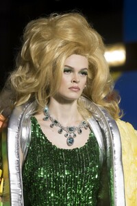 detail-defile-moschino-automne-hiver-2019-2020-milan-detail-141.thumb.jpg.b88d740fe7000d825877d93e10a7af38.jpg