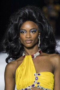 detail-defile-moschino-automne-hiver-2019-2020-milan-detail-235.thumb.jpg.fa5de9ee61ee53462f95848ecb66bfb4.jpg