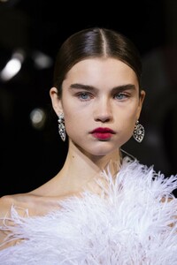 detail-defile-oscar-de-la-renta-automne-hiver-2019-2020-new-york-detail-163.thumb.jpg.ddd2148482022c8618081969196df872.jpg