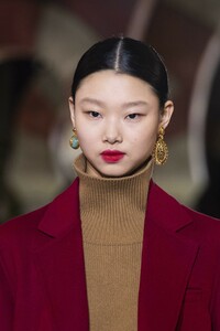 detail-defile-oscar-de-la-renta-automne-hiver-2019-2020-new-york-detail-80.thumb.jpg.5e1ae3cb3e8e4c2fbe1f7860e102af37.jpg