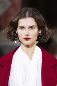 detail-defile-oscar-de-la-renta-automne-hiver-2019-2020-new-york-detail-92.thumb.jpg.3af0e4730b734605fbf4d8765ffef30b.jpg