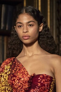 detail-defile-peter-pilotto-automne-hiver-2019-2020-londres-detail-49.thumb.jpg.54fcb25043a3da87254b5217521a10f6.jpg