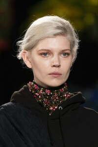 detail-defile-roberta-einer-automne-hiver-2019-2020-londres-detail-117.thumb.jpg.6e24019d314ef70ce7c282efd94038f7.jpg