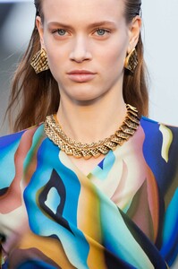 detail-defile-roberto-cavalli-automne-hiver-2019-2020-milan-detail-13.thumb.jpg.626b8dbd9aa2a22790a89d4386926ade.jpg