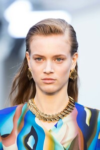 detail-defile-roberto-cavalli-automne-hiver-2019-2020-milan-detail-14.thumb.jpg.79a934b8f1b3347f6d6d9ab5255a2564.jpg