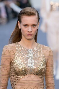 detail-defile-roberto-cavalli-automne-hiver-2019-2020-milan-detail-369.thumb.jpg.97d13838330dae5974cd25d3007b232a.jpg