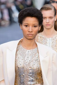 detail-defile-roberto-cavalli-automne-hiver-2019-2020-milan-detail-371.thumb.jpg.0ac6fbcd710ea4093764badc2babf186.jpg