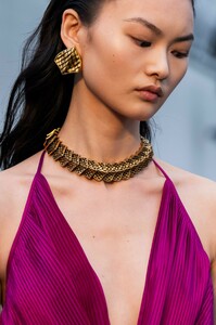 detail-defile-roberto-cavalli-automne-hiver-2019-2020-milan-detail-60.thumb.jpg.00be156e637d22a8857b4d92106d6f4d.jpg