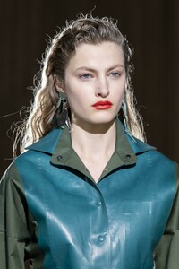 detail-defile-salvatore-ferragamo-automne-hiver-2019-2020-milan-detail-138.thumb.jpg.4b786e76025f900c1f5dcc099f80d549.jpg
