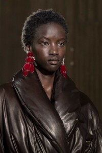 detail-defile-salvatore-ferragamo-automne-hiver-2019-2020-milan-detail-159.thumb.jpg.56b671e1dfceff745c723ee2f30e2494.jpg