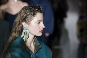 detail-defile-salvatore-ferragamo-automne-hiver-2019-2020-milan-detail-210.thumb.jpg.fd44e4b7e9c91e33a8f2aba63f667404.jpg