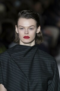 detail-defile-salvatore-ferragamo-automne-hiver-2019-2020-milan-detail-216.thumb.jpg.c98857addae4fc167b081f442c910a1f.jpg